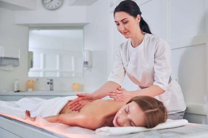 Chiropractor deep tissue massage