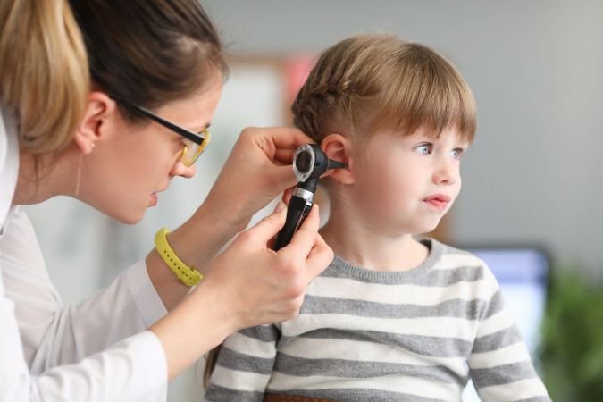 pediatric chiropractor diagnosing child ear infections